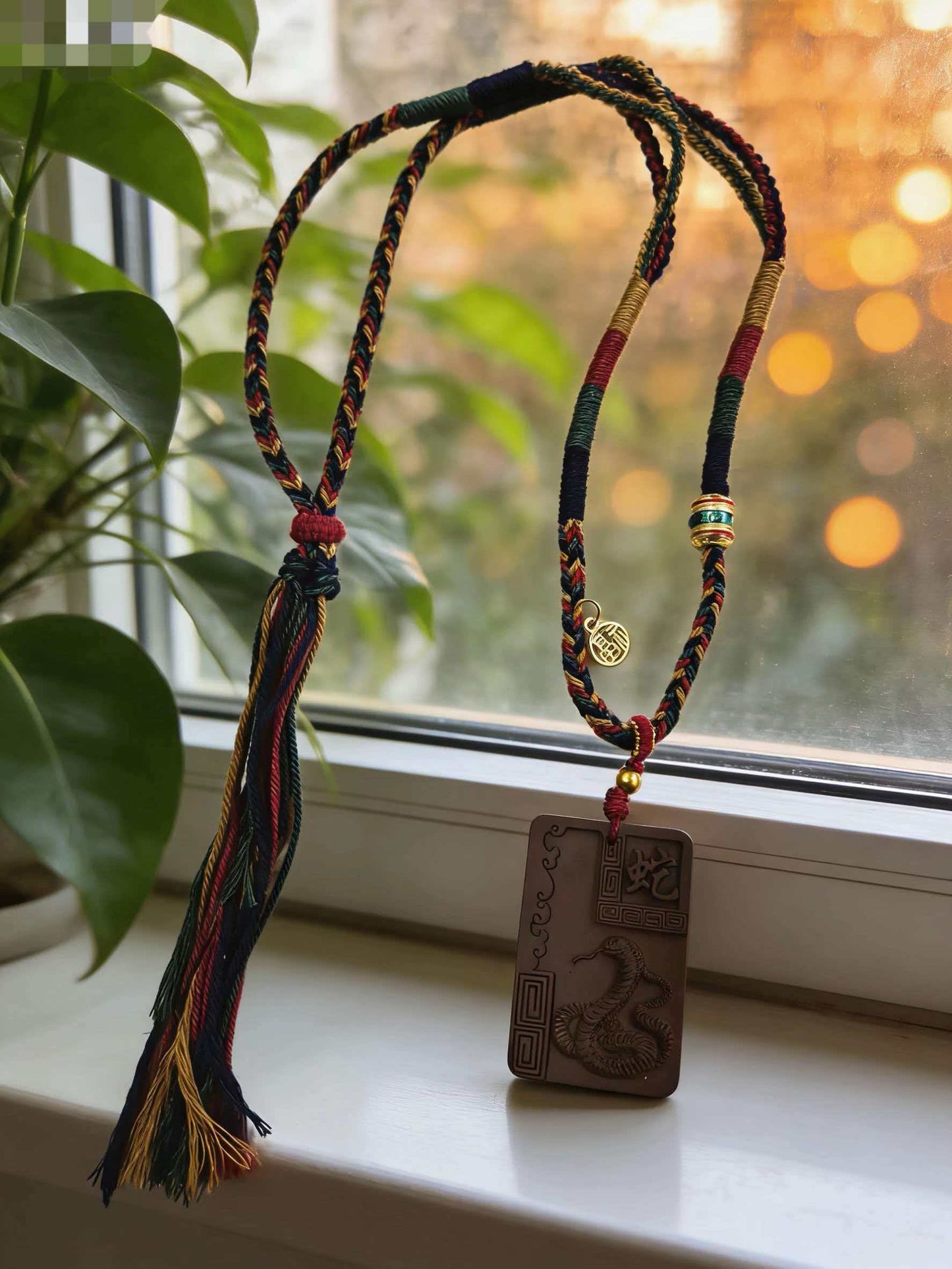 十二生肖香牌（化太岁生肖建议佩戴物件）对照生肖选择适合自己的提醒物件。